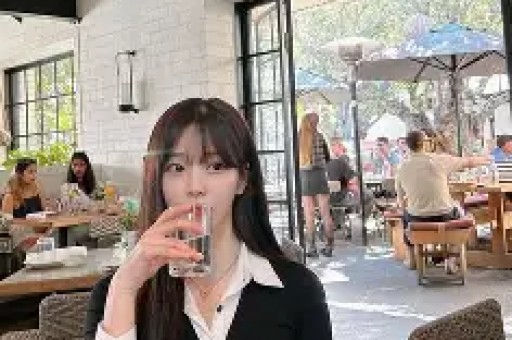 韩国女星拍电影期间意外怀孕导演河正宇慌了当即做出一个决定