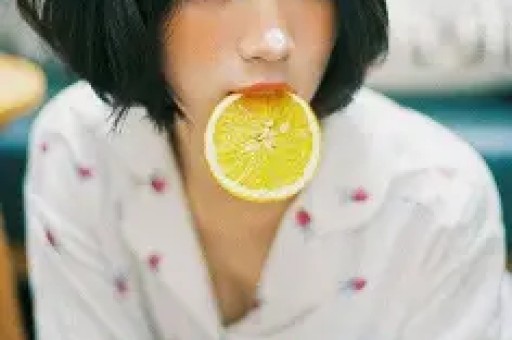 33岁女星官宣怀孕！孕期出血从厕所爬出来找老公男方身份太神秘