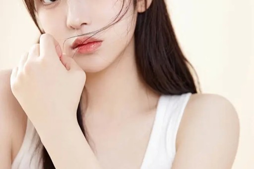 出轨风波后首现身宋宁峰被网友在无锡蠡湖公园偶遇带一双儿女
